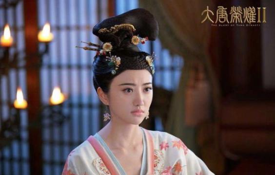 他被爱妾推上皇位,死前为什么把爱妾缢杀