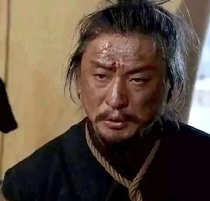 关羽水淹七军之后 为什么杀庞德而不是投降的于禁
