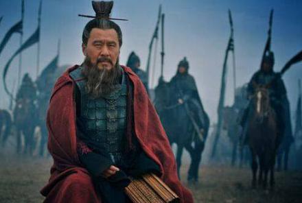 以嫡以长曹丕都是接班人的不二人选 为什么曹操迟迟不让他接班呢