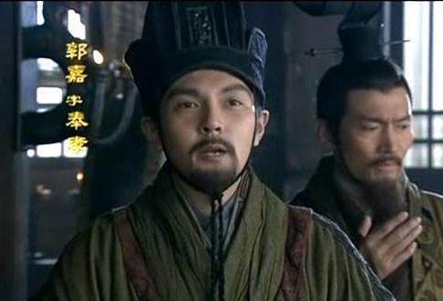 在军事方面，刘备为什么只听法正而不听诸葛亮的