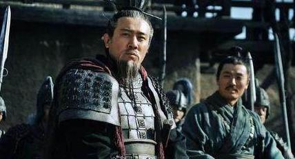 在军事方面，刘备为什么只听法正而不听诸葛亮的