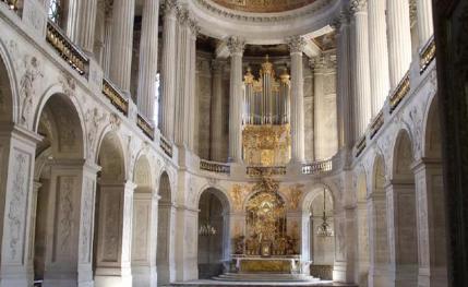 古代宫殿和城堡到底有什么区别呢 为什么西方人没有修建城墙呢