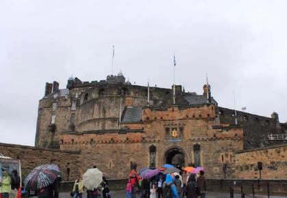 古代宫殿和城堡到底有什么区别呢 为什么西方人没有修建城墙呢