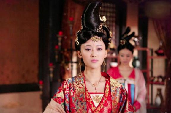 她出身名门嫁给王爷,最后为什么又被迫嫁给皇帝