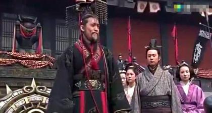 为什么秦始皇在位期间没有人在敢造反 他都做了什么事情