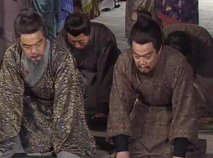 荆州兵强马壮为什么蔡瑁会轻易投降曹操?只因内忧大于外患!
