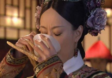 雍正端药并没有在药里下毒 为什么他的母亲转眼就让人倒掉呢