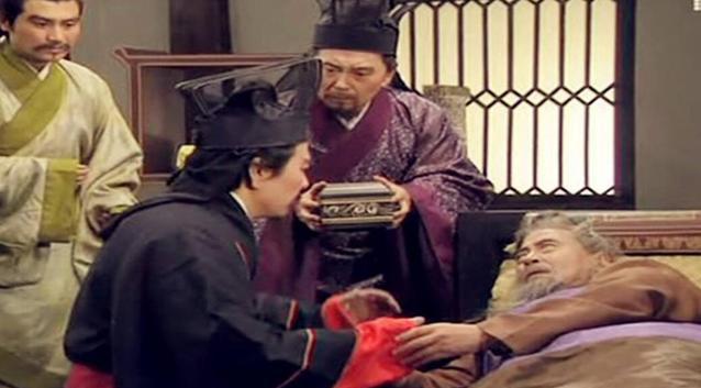 明明有自己的儿子与亲信,陶谦为什么要把徐州让给刘备?