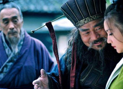 董卓年轻的时候并不是残暴之人 起兵之后为什么会性格大变