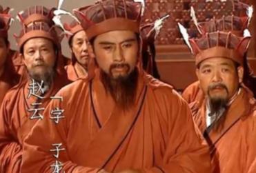 赵云诸葛亮反对伐吴,为什么刘备出征前他们不明确反对