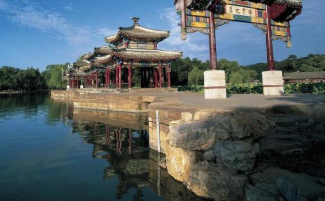 清朝皇帝为什么半时间在承德避暑