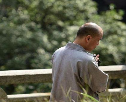 古代和尚头上为什么戒疤吧 为什么现在有没有了呢