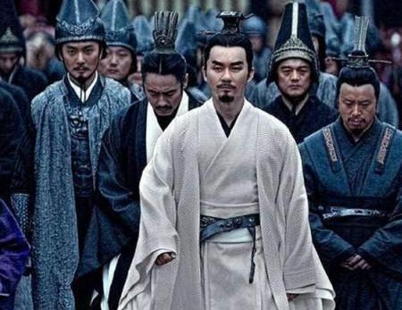 曹丕篡位为什么不杀汉献帝 反而是给予了礼遇呢