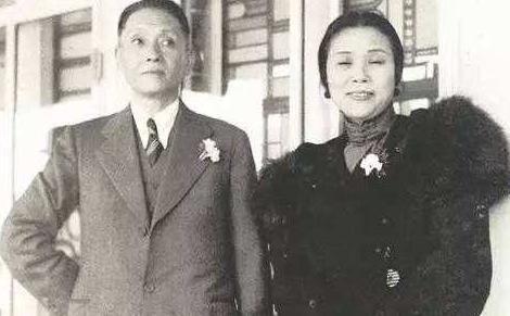 查品珍的情感生活如何