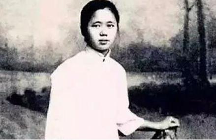 查品珍的情感生活如何