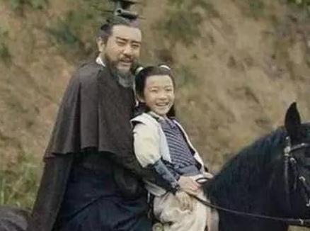 曹操为什么会杀一个和曹冲一样厉害的神童呢 因为他心里产生了芥蒂
