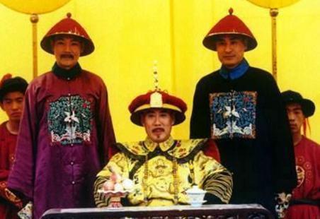 俗说话和珅跌倒，嘉庆吃饱 为什么嘉庆等了三年才杀和珅的