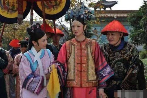 清宫的娘娘走路要人扶着是为什么