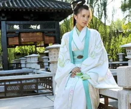 诸葛亮出兵打仗的时候为什么总坐轮椅呢 这个轮椅到底有什么作用