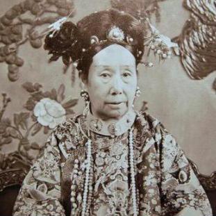 慈禧是如何从小小秀女登上高位的