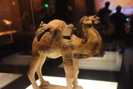 古代中国没有骆驼,唐三彩为什么有很多马和骆驼