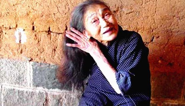 父亲犯大忌被皇上赐毒酒,贾直言替父喝下,皇差将如何复命?