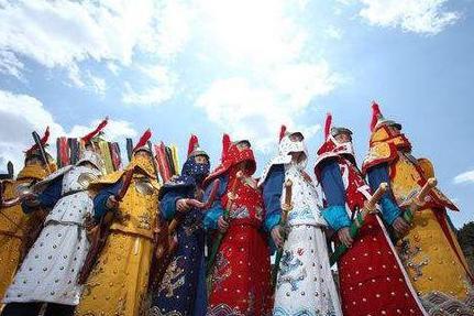 皇太极死后为什么不是别人登基 而是只有六岁的顺治当皇帝呢