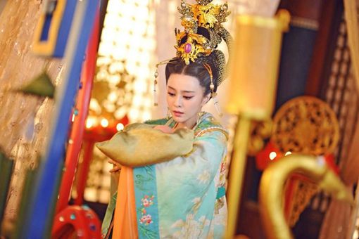 武则天在称帝前，为什么自己家人都杀