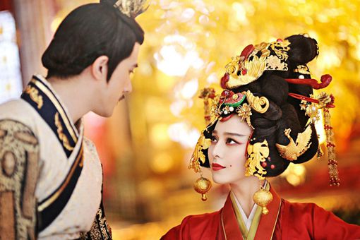 武则天在称帝前，为什么自己家人都杀