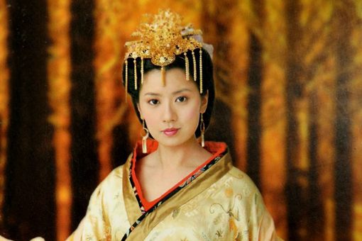 武则天在称帝前，为什么自己家人都杀