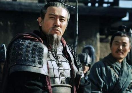 曹操杀吕布时为什么别人都没有问 却选择偏偏问刘备呢