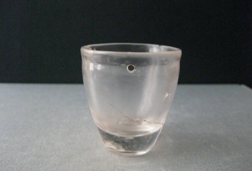 为什么战国墓葬会有现代玻璃杯?