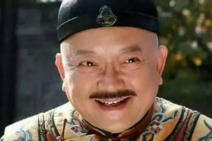 和珅和纪晓岚不是好朋友吗 为什么临死前没有救他呢