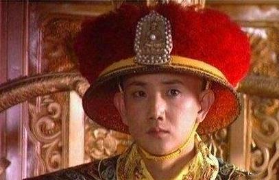 康熙抓鳌拜为什么要用一群少年 而不是直接用大内高手快点