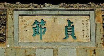 咸丰最初禁止宣传37名妇女自尽殉夫，到了第二年为什么又下令表彰她们