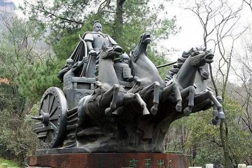 在位前三年沉迷酒色的楚庄王是怎么做到一鸣惊人的?