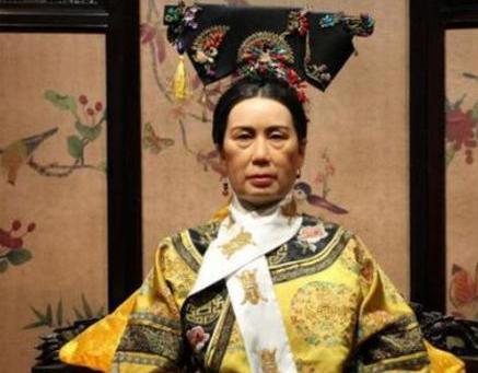 慈禧守寡是才26岁 她是怎么度过深宫的生活的