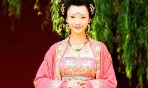 张皇后被太监当面杀死，唐肃宗为什么不救她