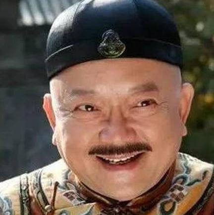 和珅是怎么当上第一权臣的位置的 和珅又是一个什么样的人