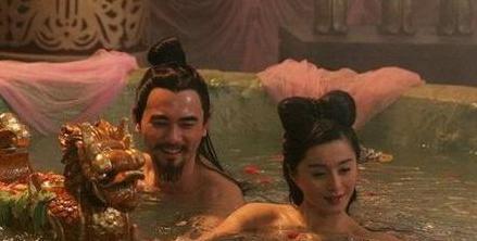 杨玉环给安禄山洗澡唐玄宗为什么还高兴 只因为唐朝时期的一个风俗