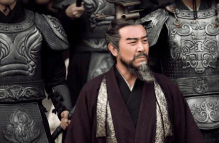 面对匈奴，曹操是怎么治理他们的