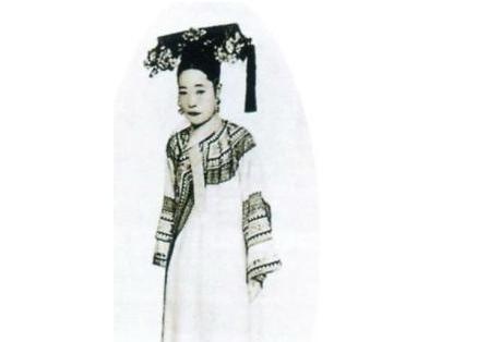 为什么慈禧会选中载湉当皇帝呢 他选皇后的时候为什么选一个自己不爱的人呢