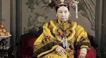 清朝妃子手中的指甲套又尖又长 为什么她们还要带呢