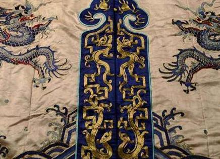 古代戏班既然有五爪龙的戏服 为什么没有被皇帝治罪呢