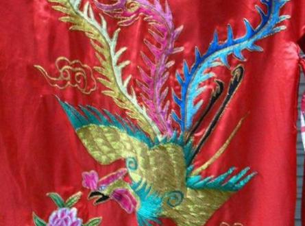 古代戏班既然有五爪龙的戏服 为什么没有被皇帝治罪呢