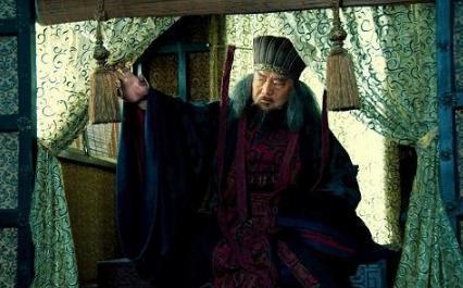董卓入京极力拉拢大臣,为什么感觉良好的他被大家赶出了京城