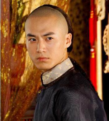 阿灵阿的身份背景是什么样的 他是怎么故意作死的