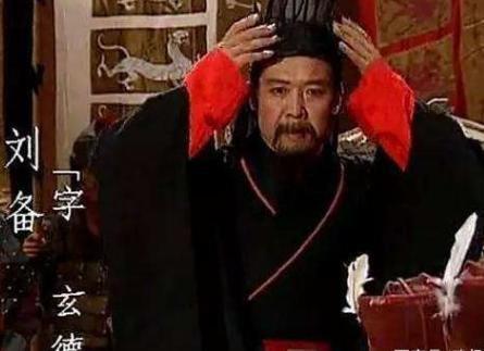 当初刘备一穷二白 为什么他的叔叔还要支持他呢
