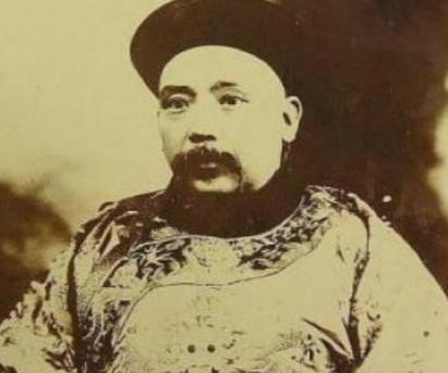 溥仪手握百万大军之多 为什么自己会自动退位呢
