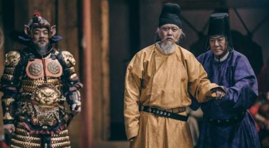 古代拿剑砍人，为什么不能穿铠甲保护自己